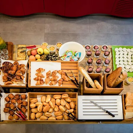 Ibis West Hotel 3*