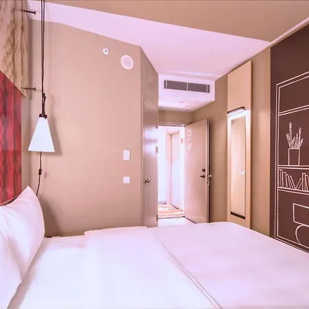 Hotel Ibis West 3*