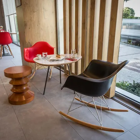 Ibis West 3*
