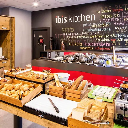 Ibis West 호텔