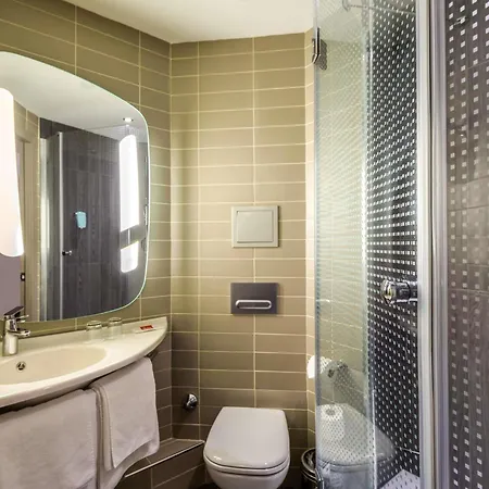 Ibis West Hotel 3*