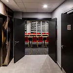 Ibis West Отель
