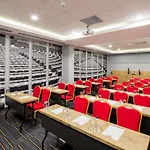 Ibis West Отель