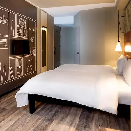 Ibis West 3*