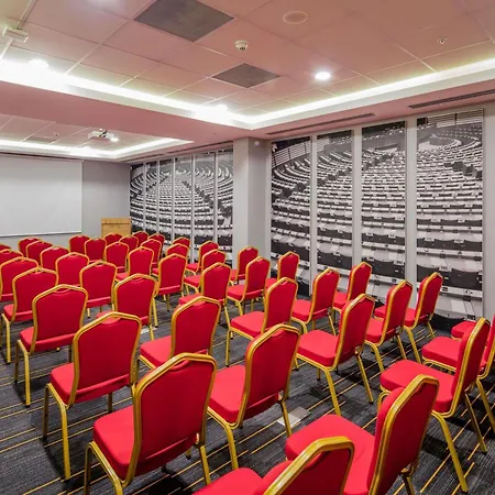 Отель Ibis West 3*