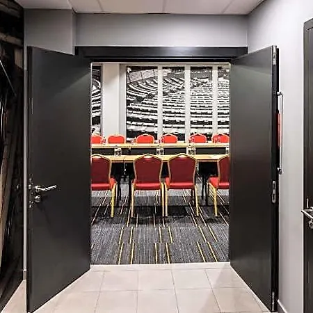 Ibis West 3*