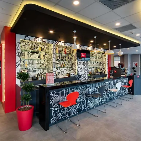 Ibis West 3*
