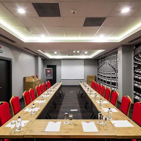 Hotel Ibis West 3*