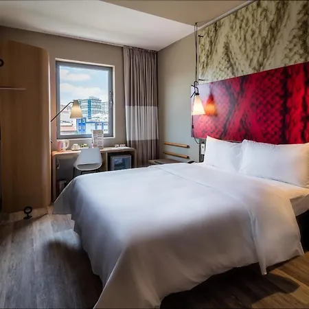 Ibis West 3*