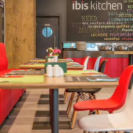 Ibis West מלון 3*