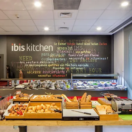Ibis West מלון 3*