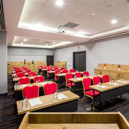 Ibis West 3*
