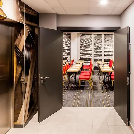 Ibis West 3*