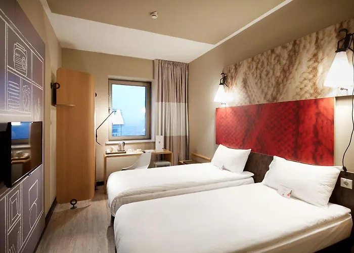 Ibis West Hotel 3*