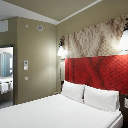 מלון Ibis West 3*