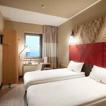 Ibis West Hotel 3*
